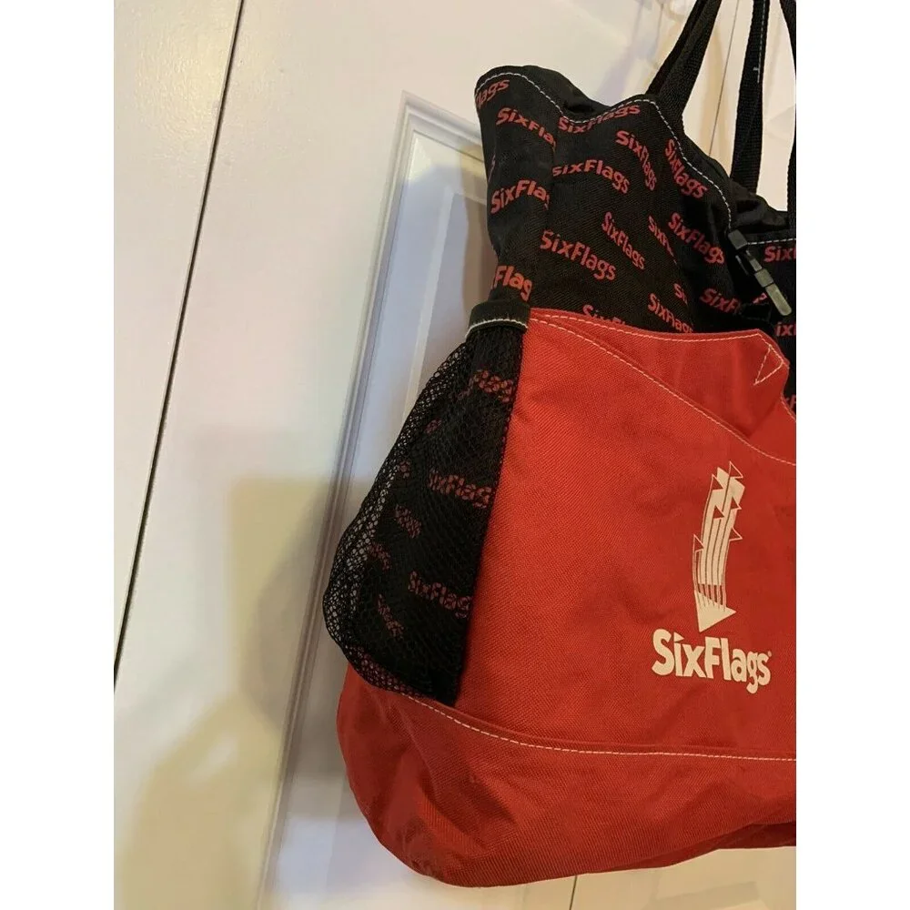Six Flags Back Pack Medium‎ Red Black